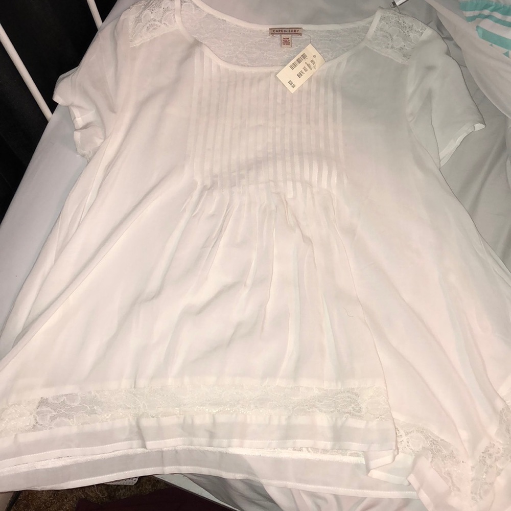 White shirt with lace